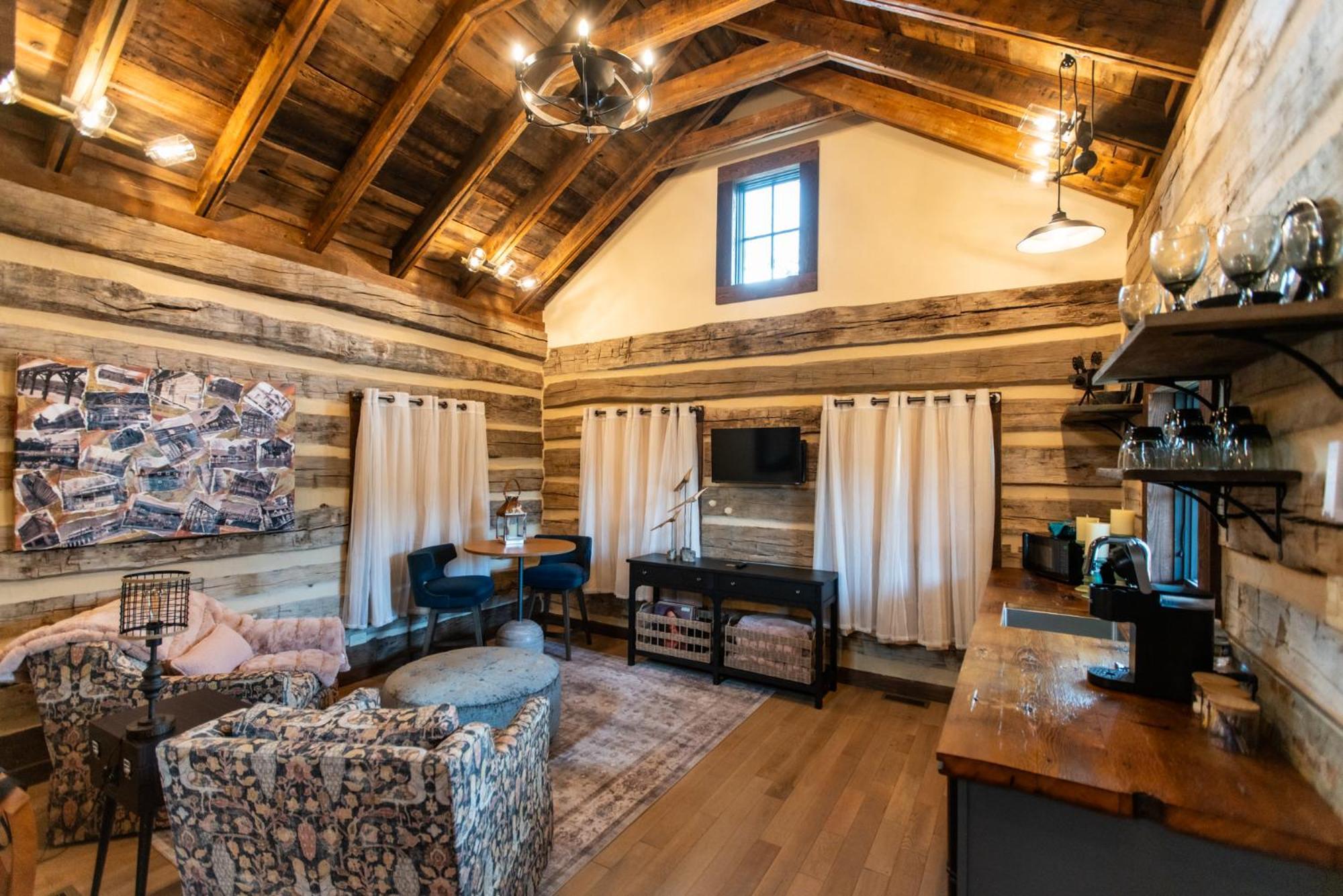 Barnwood Village White Sulphur Springs Exterior photo