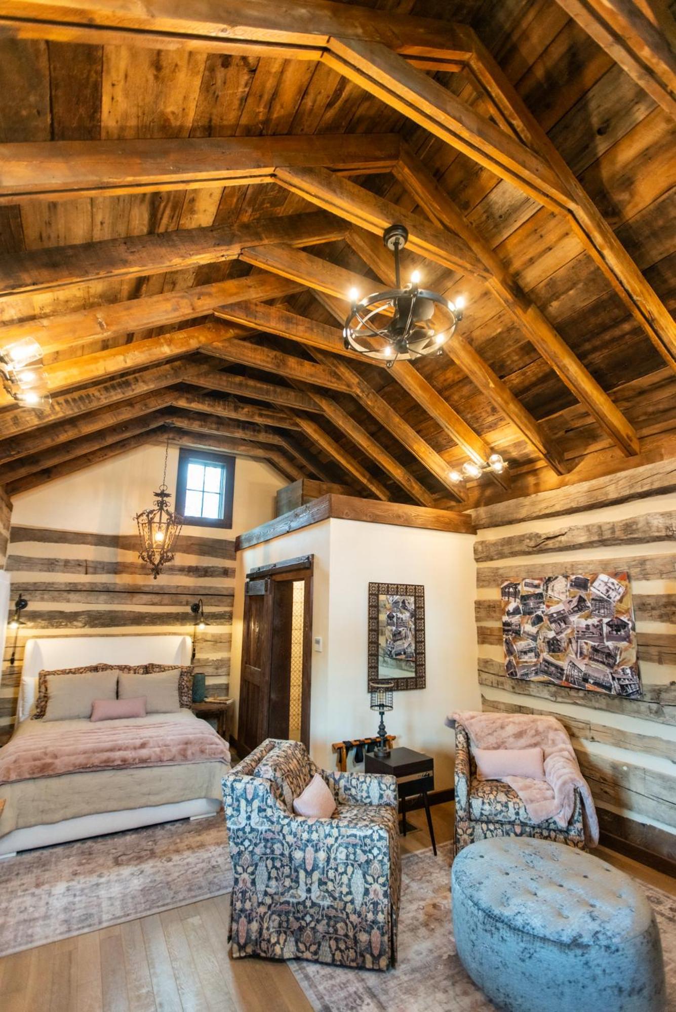 Barnwood Village White Sulphur Springs Exterior photo