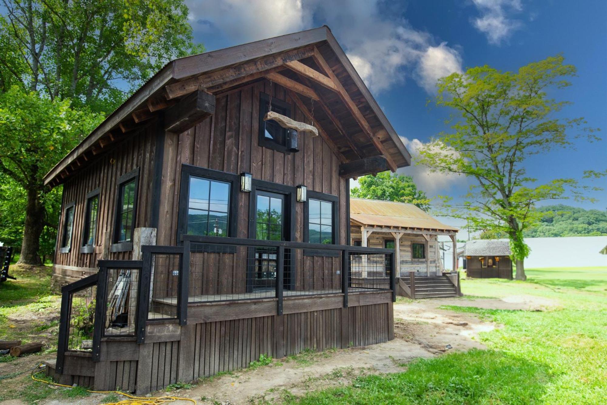 Barnwood Village White Sulphur Springs Exterior photo