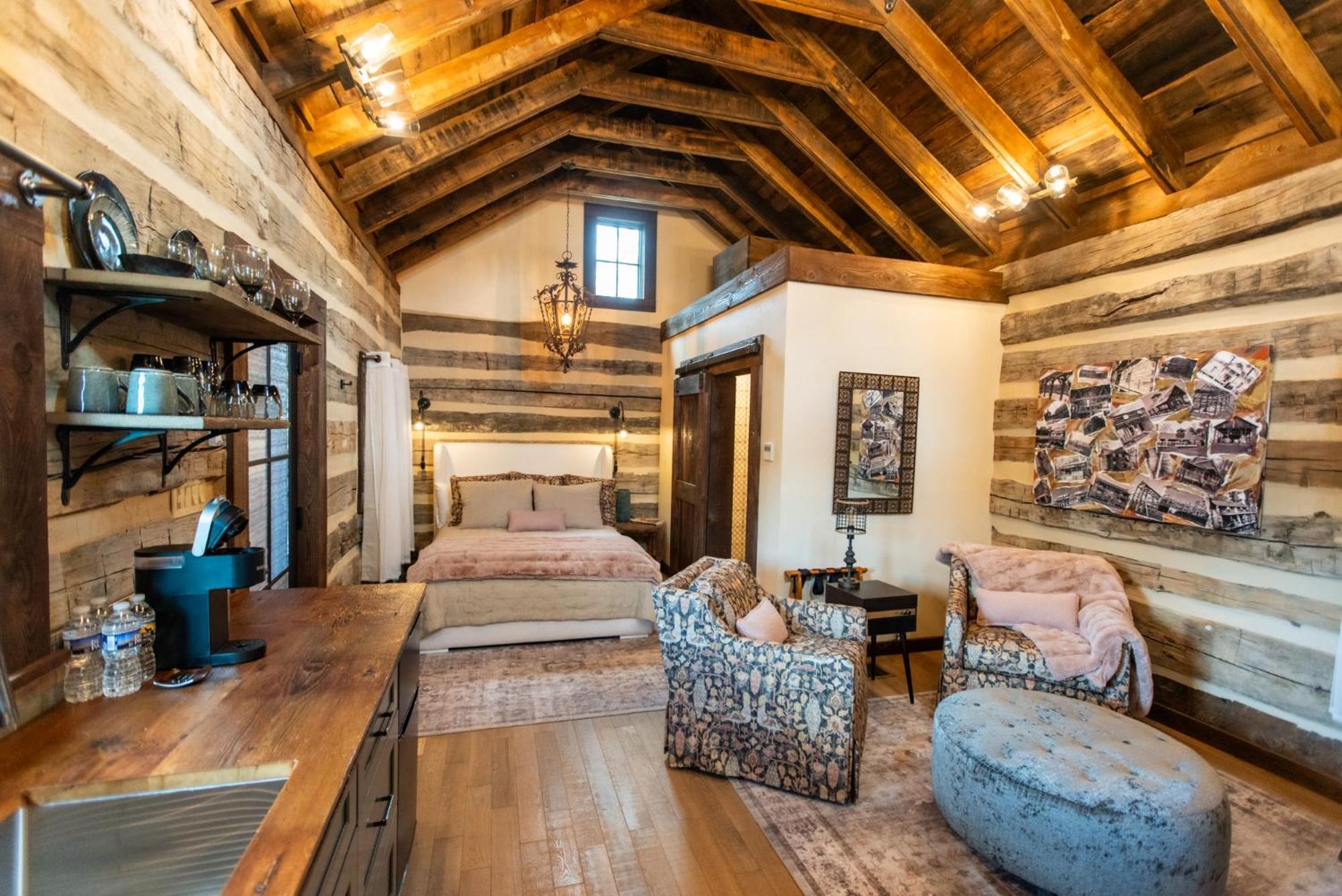 Barnwood Village White Sulphur Springs Exterior photo